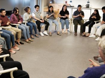 Verpleegkundigen uit Indonesië krijgen workshop Modern Energy Tapping