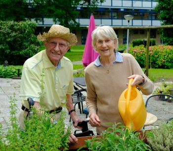 Met bewoners naar de moestuin