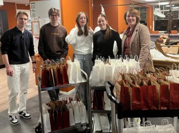 Collega's en bewoners van Stefanna verrast met Valentijns attentie