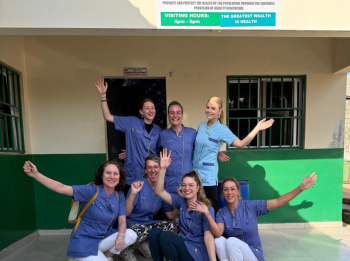 Studie­reis naar Gambia: Een bijzondere kijk op de zorg