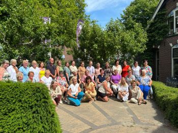 Jubilarissen in het zonnetje tijdens feestelijke borrel