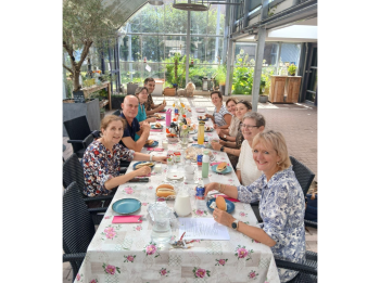 Barbara Wijnand, directeur van het Kennisnetwerk D-ZEP, op werkbezoek in De Bieslandhof