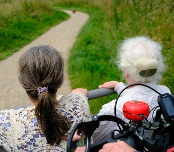 Vrijwilliger voor de duo-fiets